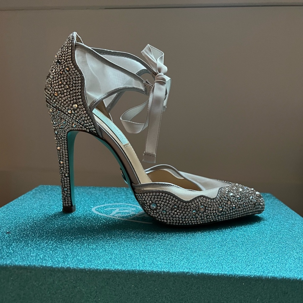 Worn only once, selling because not wearing 🤗